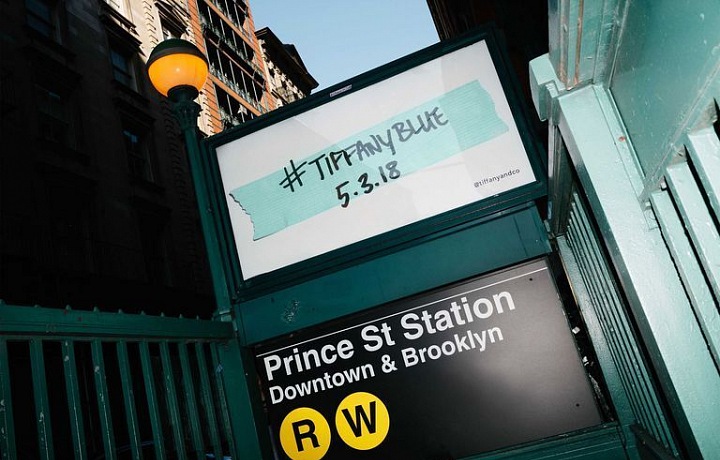 Tiffany & Co. Colours New York Blue! 