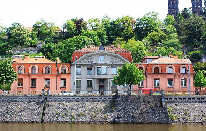 Trojdům, Rašínovo nábřeží Josef Chochol