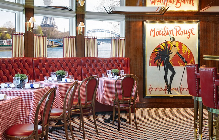 Le Bistrot in the Moulin Rouge style