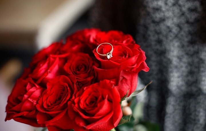 Proposal during Valentine's Day: cliché or modern trend?