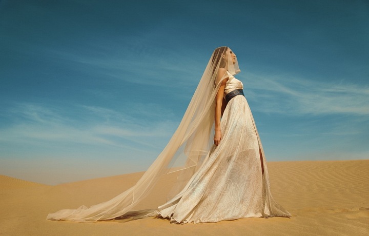 Dress as heavy as air!