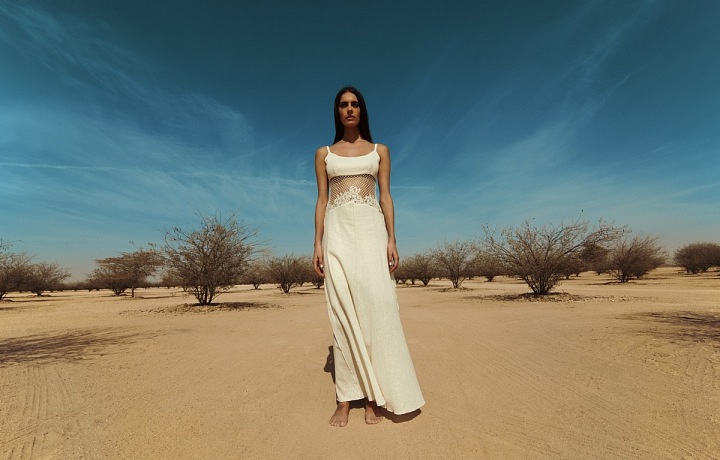 Dress as heavy as air!