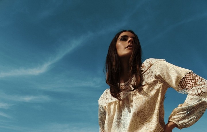 Dress as heavy as air!