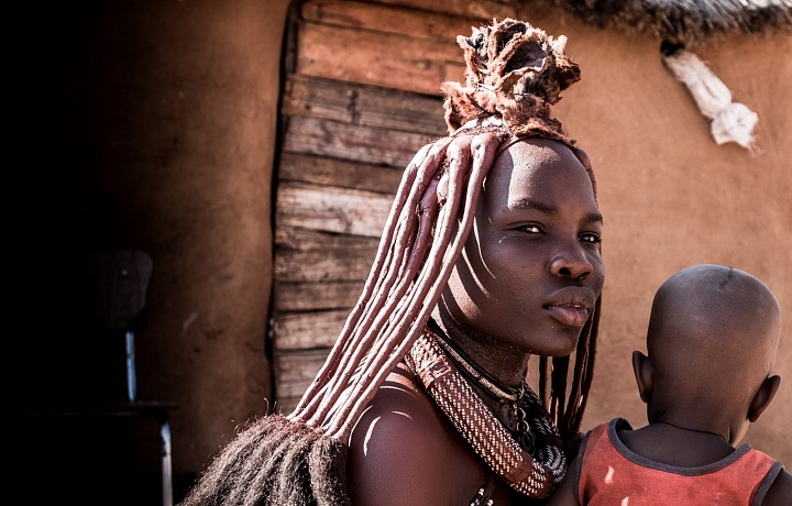 Mladá matka Himba