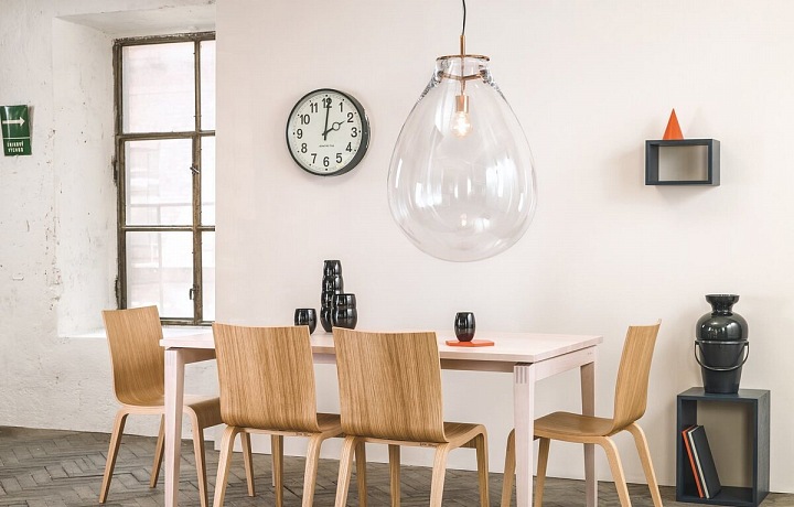 Chair Simple and lighting Tim