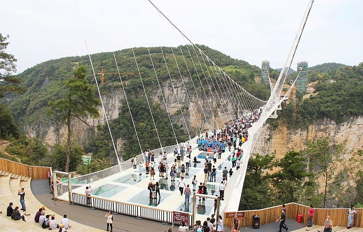 The longest glass bridge in the world