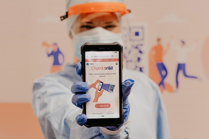 Do nemocnice s QR kódem. 