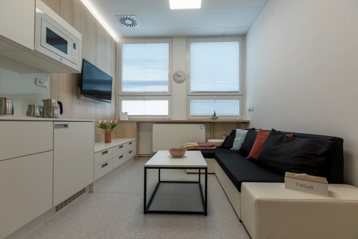 Obývák i s kuchyňkou. 