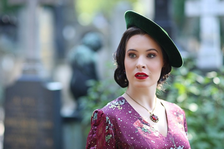 Krásná dívka z dob první republiky 