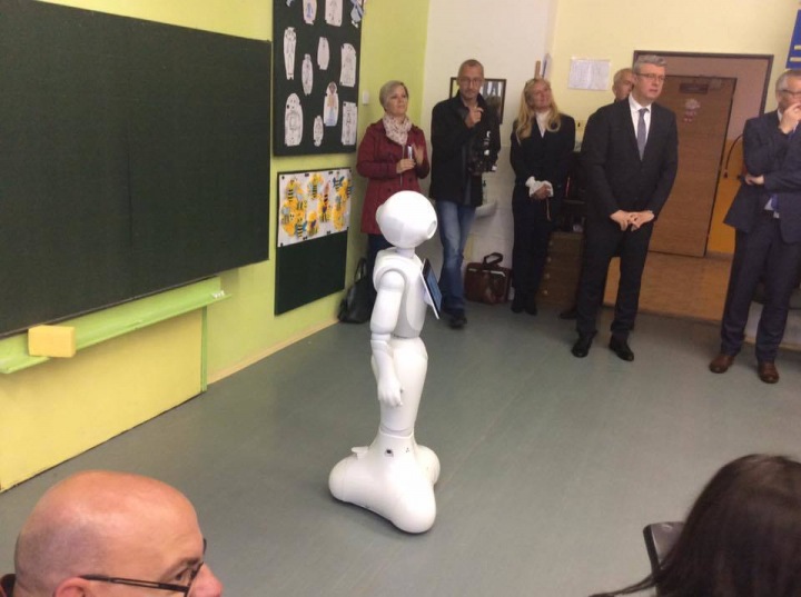  The Ruby robot helps teachers to teach.