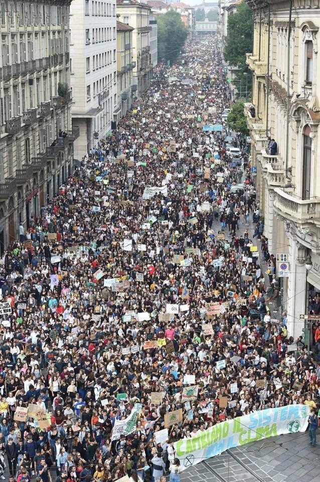 Díky Gretě se každý pátek plní ulice demonstruujícími studenty po celém světě. 
