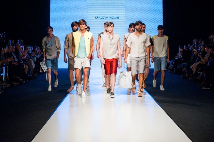 Na módní přehlídky se můžeme těšit až v květnu, snad.