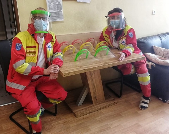 Vácha děkuje lidem za doručení štítů. 