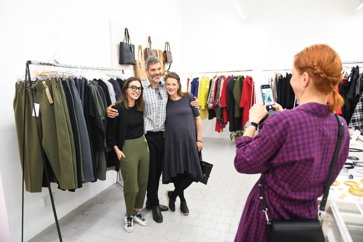 Manželé Růžičkovi se svou oblíbenou návrhářkou Petrou Hušpauerovou. 