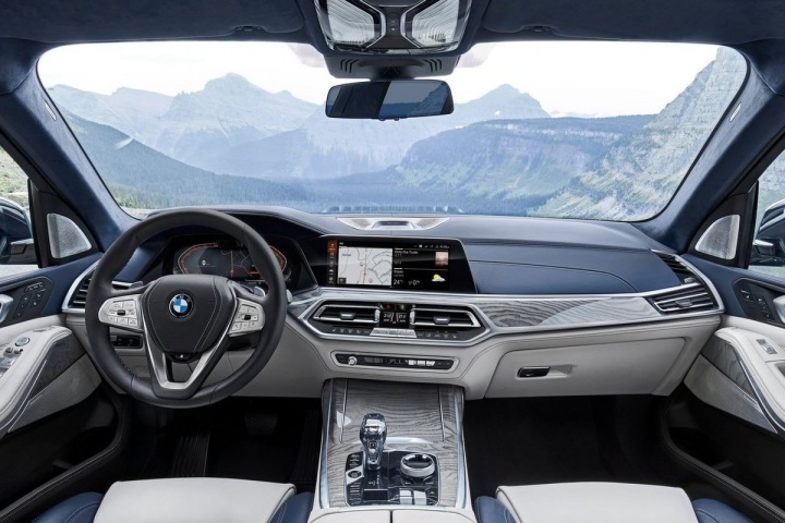 BMW X7 interiér