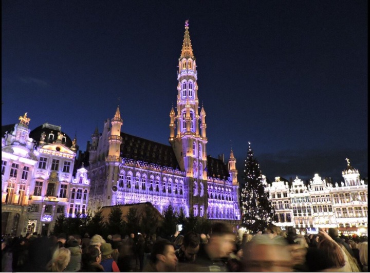 Brusel vypadá o Vánocích jako v pohádce. 