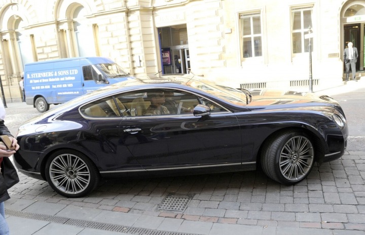 Cristiano Ronaldo v Bentley