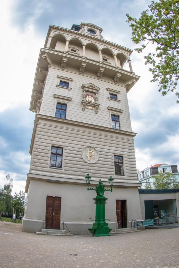 Vodárenská věž na Letné