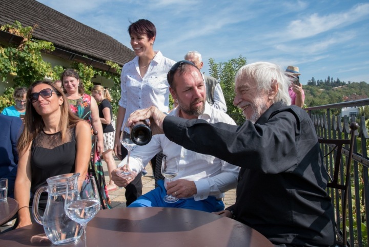 Loni si návštěvu velmi užil. 