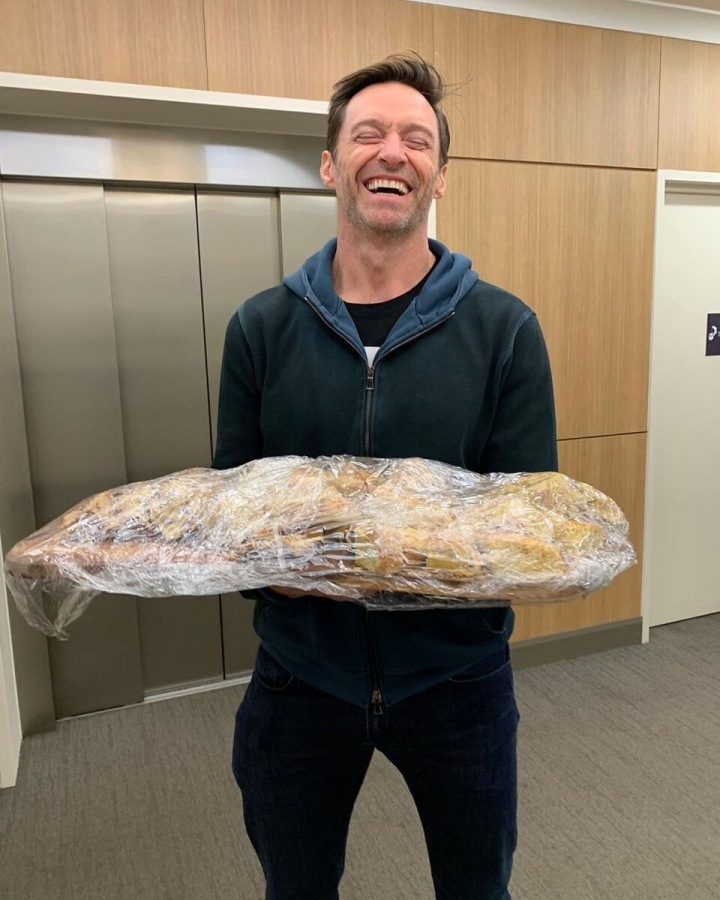 Hugh Jackman se usmívá