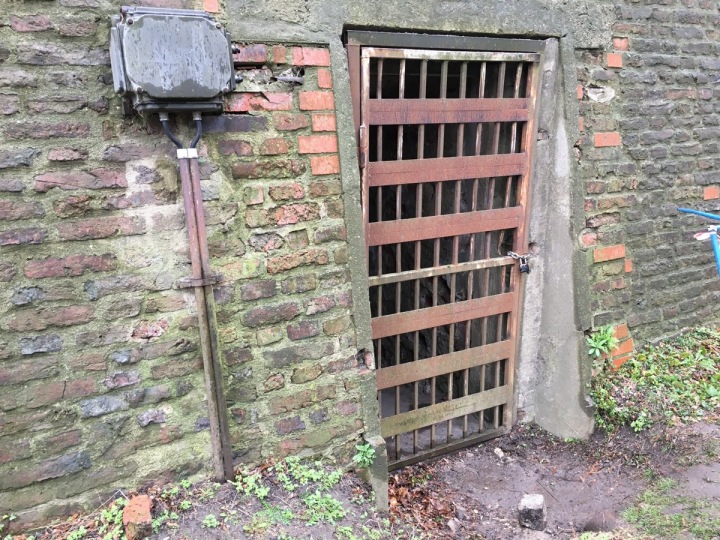 Tady "někdo" vyměnil zámek.