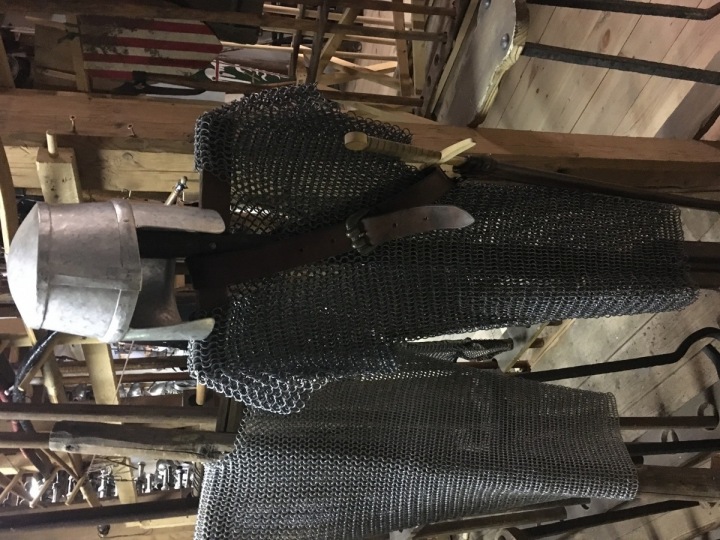 Tento oblek nasadil Karel Roden ve filmu Křižáček. 