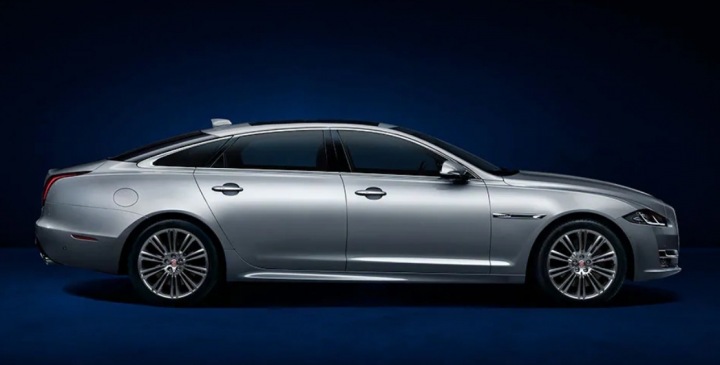 Jaguar XJ for adrenalin lovers