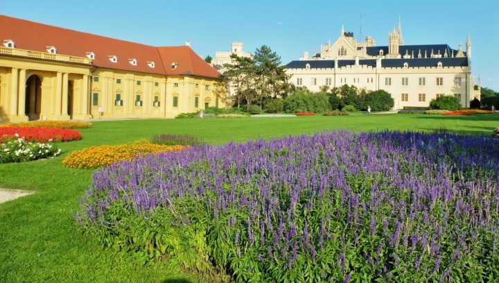 Zámek je od hotelu jen 2 minuty chůze