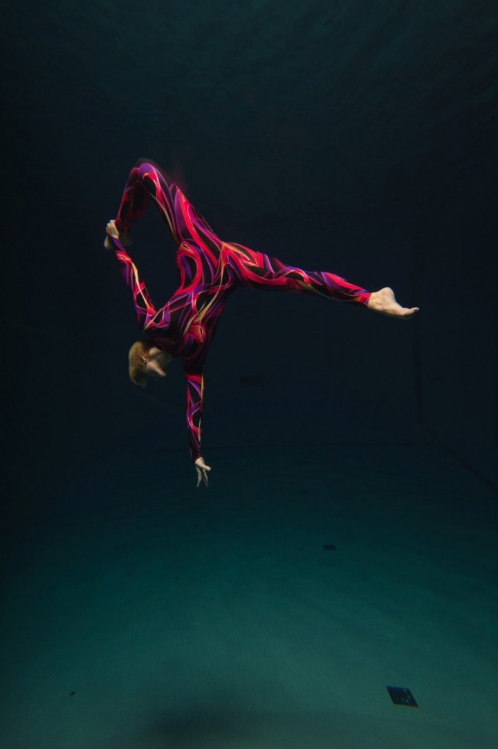 Aqua je voda, bella znamená pěkná.