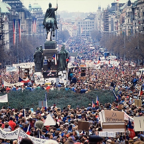 Tisíce lidí se vydalo směrem na Václavské náměstí 