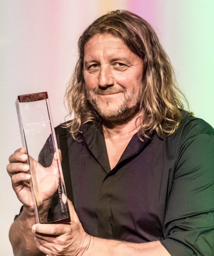 Cena mu zajisté udělala velkou radost. 