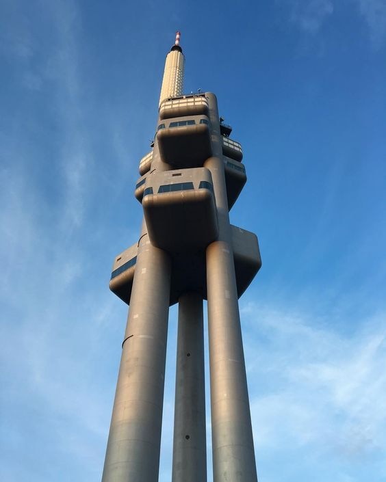 Kluziště najdete hned v blízkosti Žižkovské věže