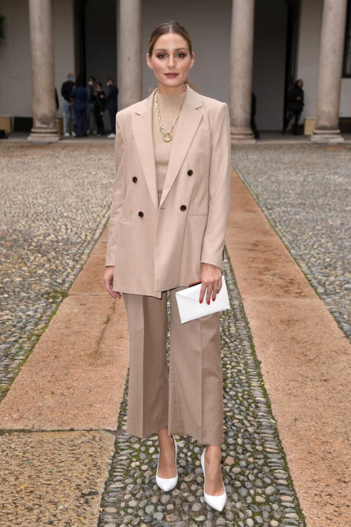 Olivia Palermo ve světle béžovém outfitu