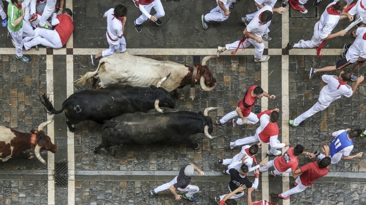 Lot of people die because of taking pictures during the run of bulls 