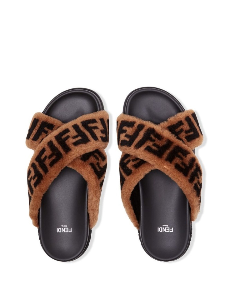 Chlupaté pantofle Fendi