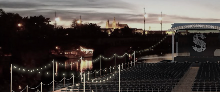 Plovoucí scéna na Vltavě v Praze