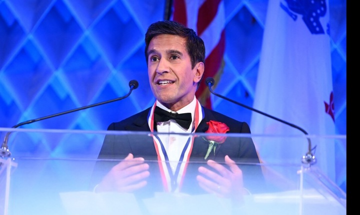 Neurochirurg a reportér Sanjay Gupta.