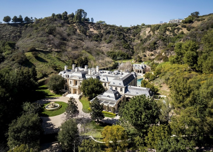 Anti paparazzi house of Paris Hilton