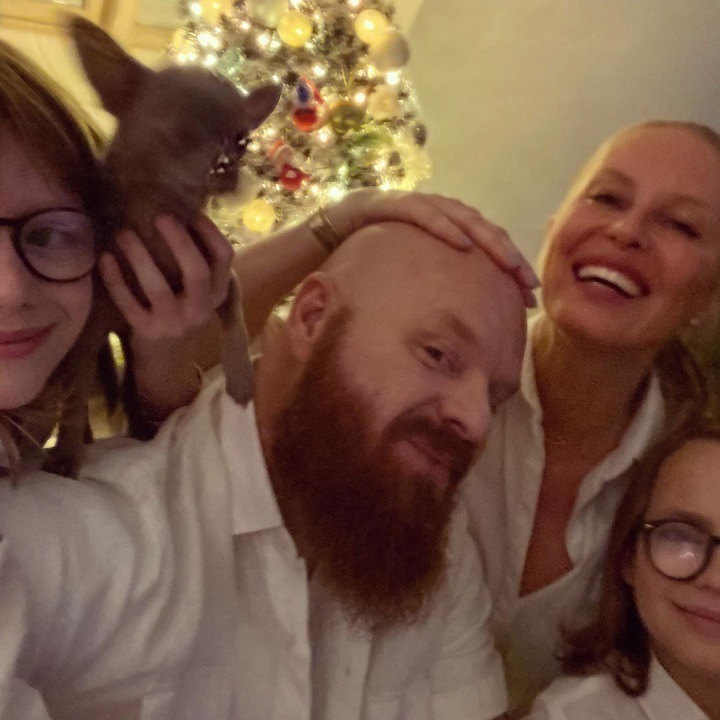 Simona Krainová s rodinou