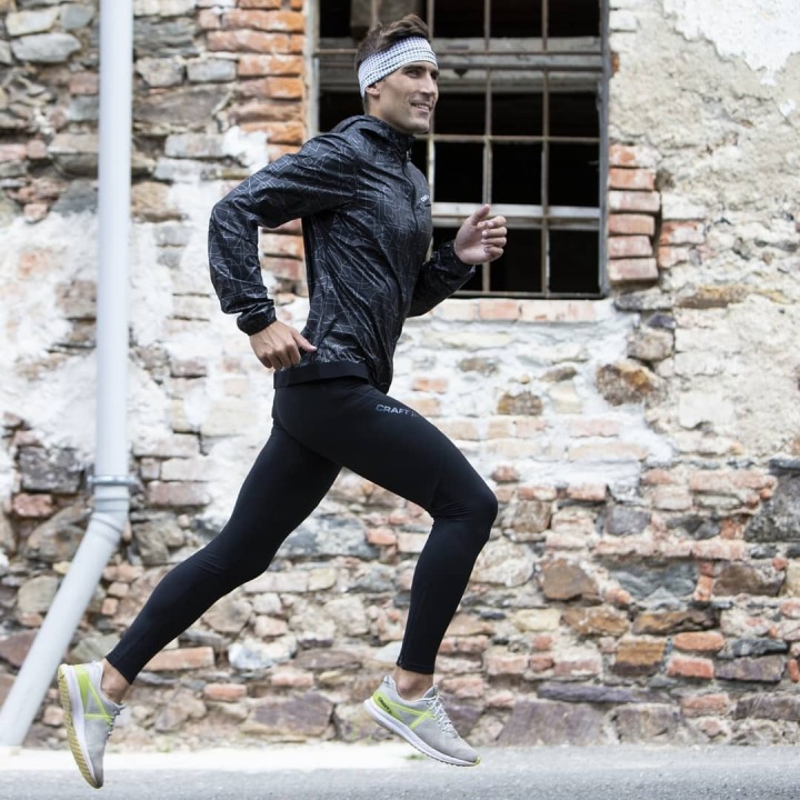 Svoboda si dá pár piv a ráno si zaběhne svých deset kiláčků. 