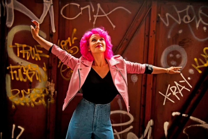 Místo Pilarové zazpívá Tereza Mašková. 