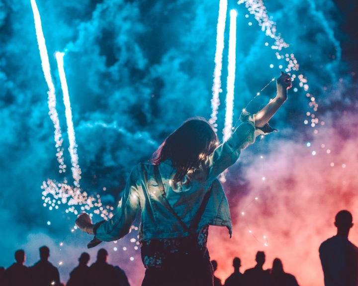 Žena v denimové bundě