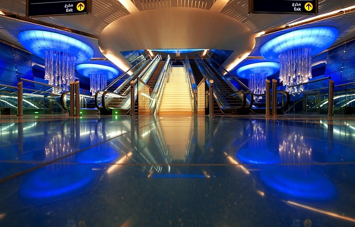 Lasvit a metro v Dubaji