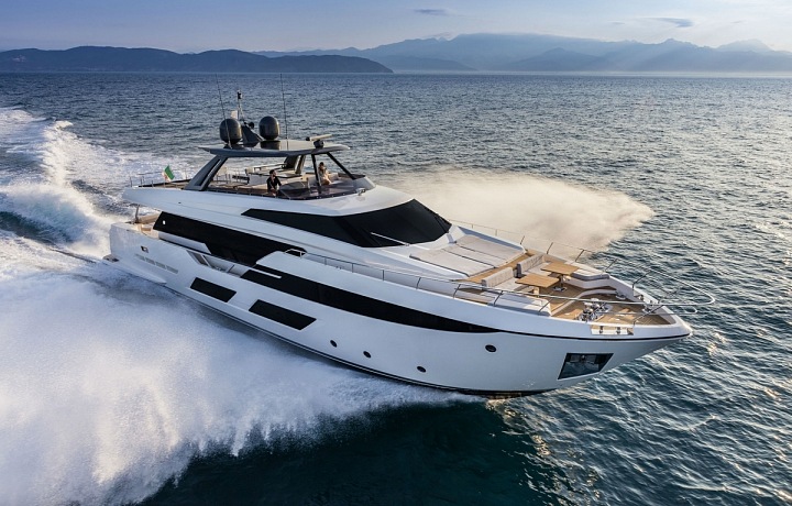 Ferretti 920