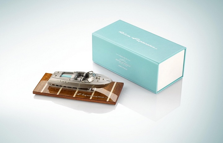 Riva Aquarama, metal piece