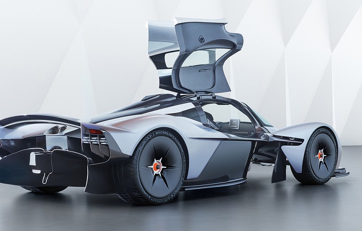 Aston Martin Valkyrie v celé své kráse