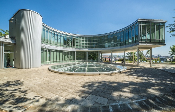Luxusní budova Expo 58 na Letné