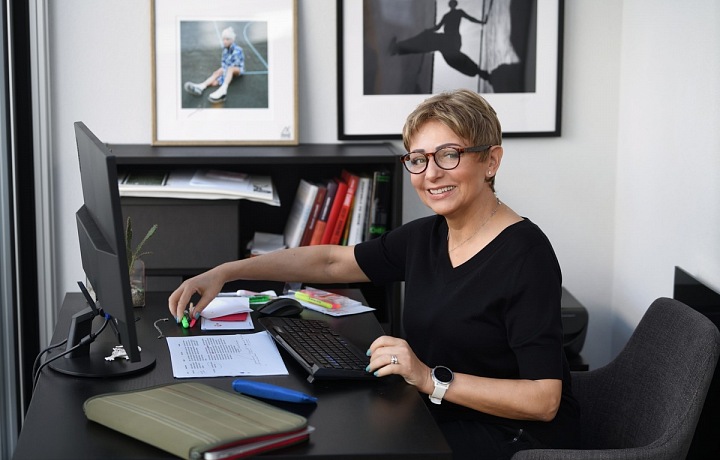 Adriana Krnáčová napsala knihu o politice.