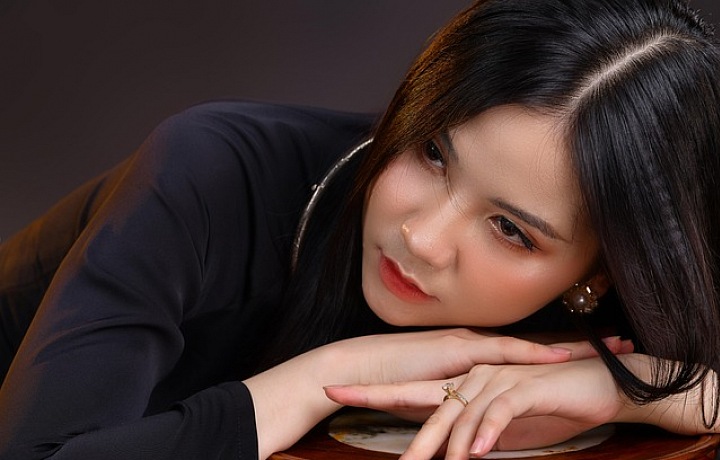 Chinese women undergo plastic surgery to succeed in the job market and relationships
