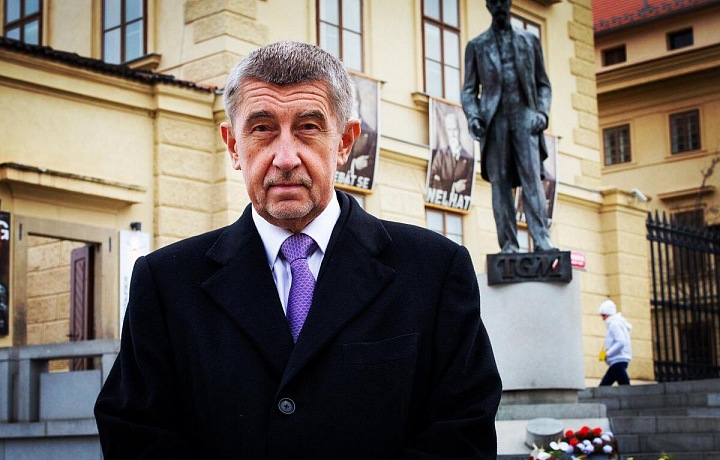 Andrej Babiš oznámil vyhlášení nozového stavu.